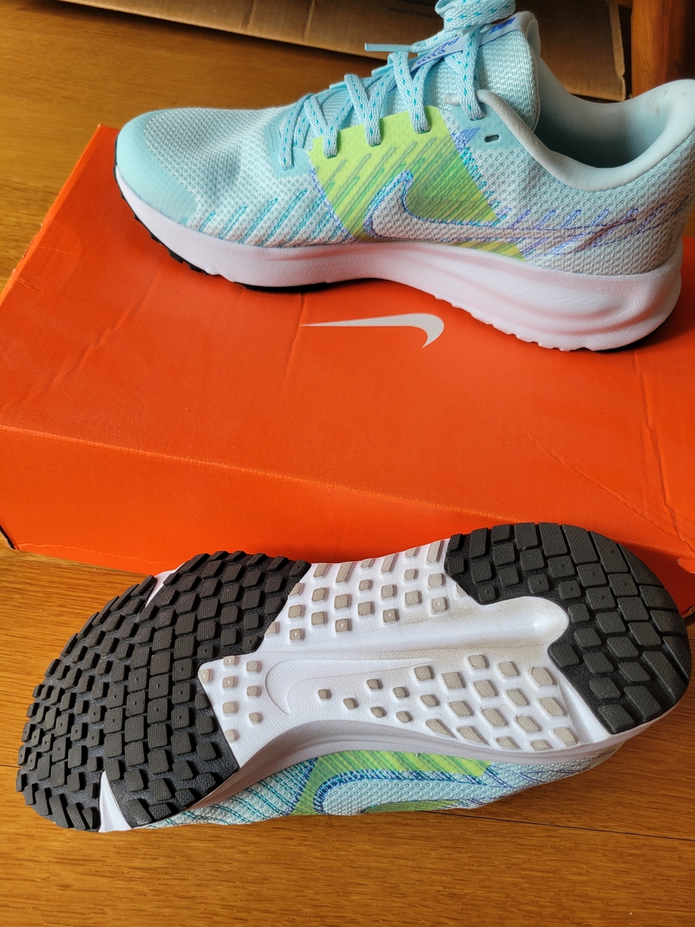 Nike Light Blue Running Shoes with Lime Swoosh - Picture 4 of 7